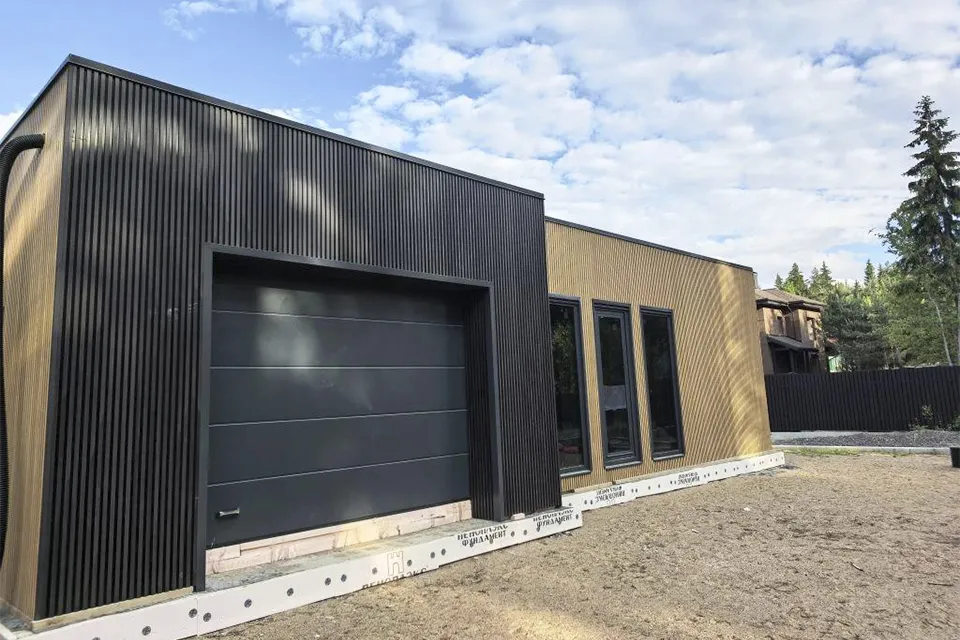 Реечный фасад. Дом.